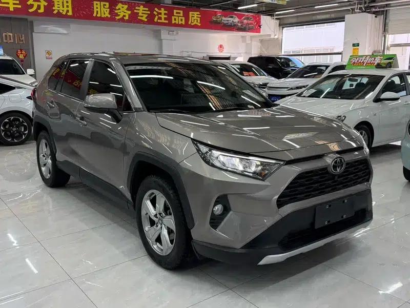 RAV4 2021 2.0L CVT 4WD Fashion Edition — миниатюра 3