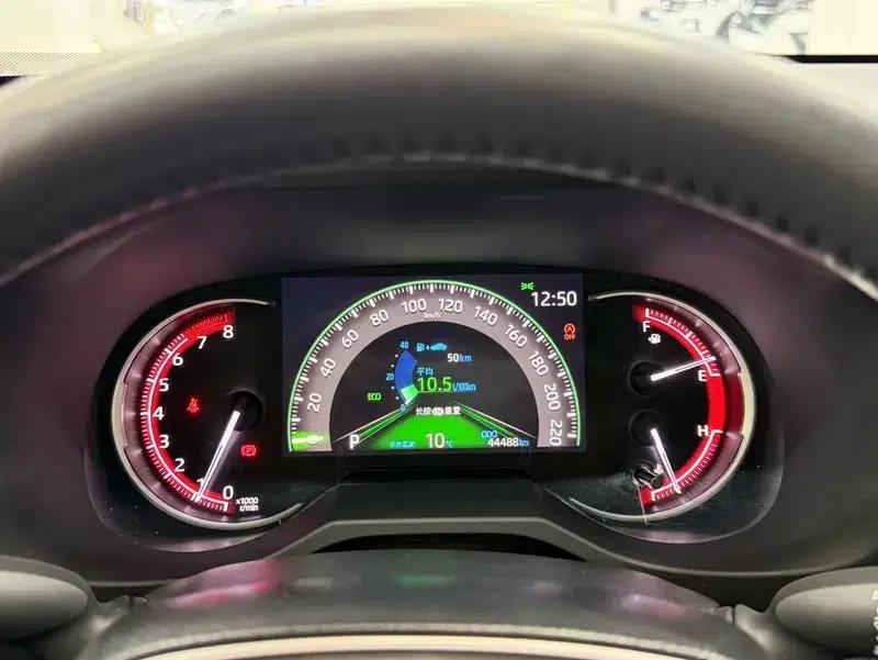 RAV4 2021 2.0L CVT 4WD Fashion Edition — миниатюра 7
