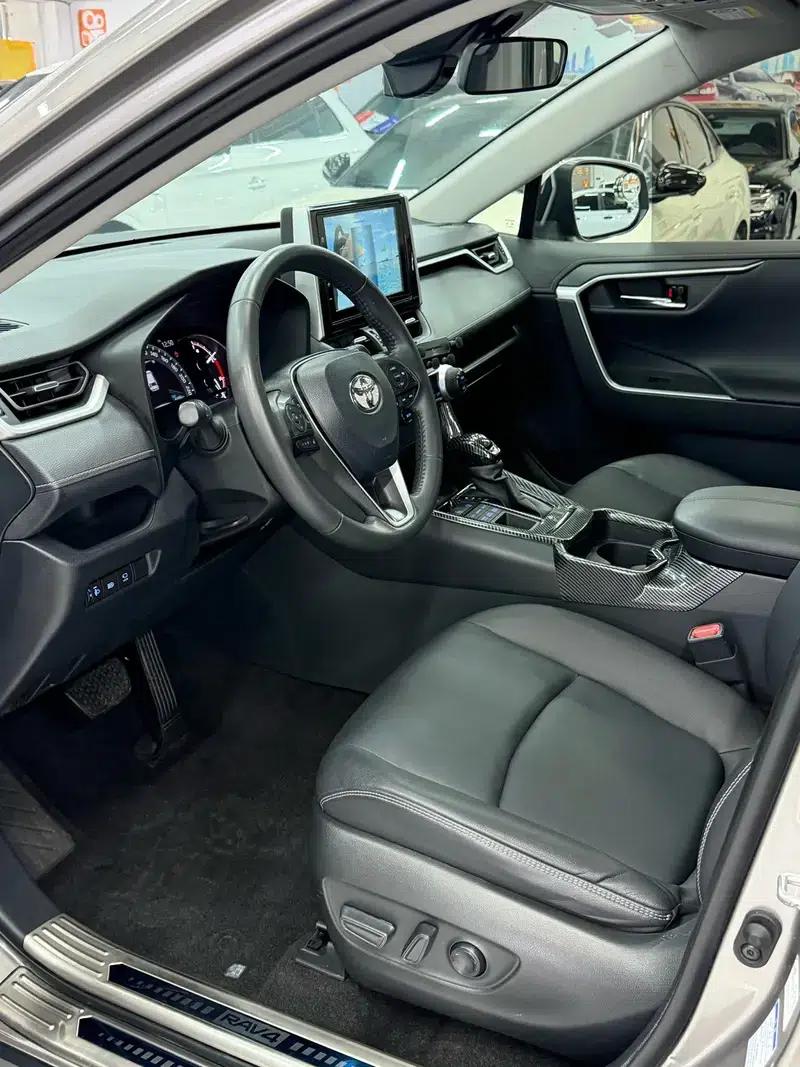 RAV4 2021 2.0L CVT 4WD Fashion Edition — миниатюра 8