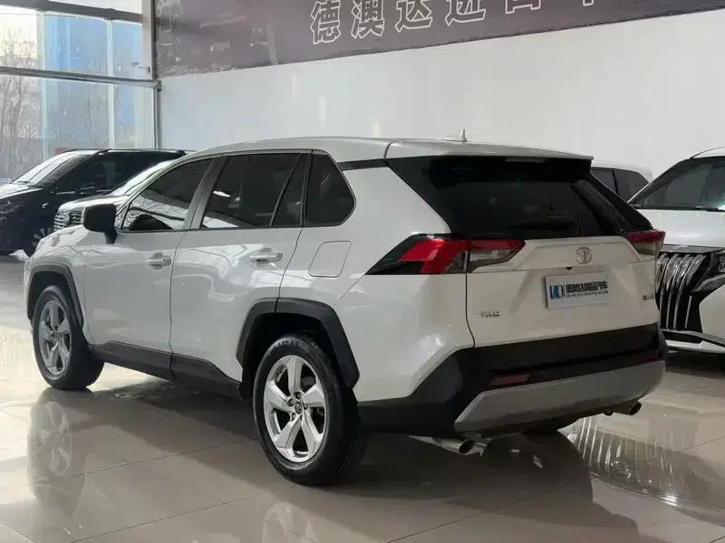 RAV4 2020 2.0L CVT 2WD Fashion Edition — миниатюра 3