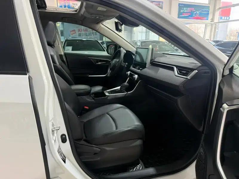 RAV4 2020 2.0L CVT 2WD Fashion Edition — миниатюра 5