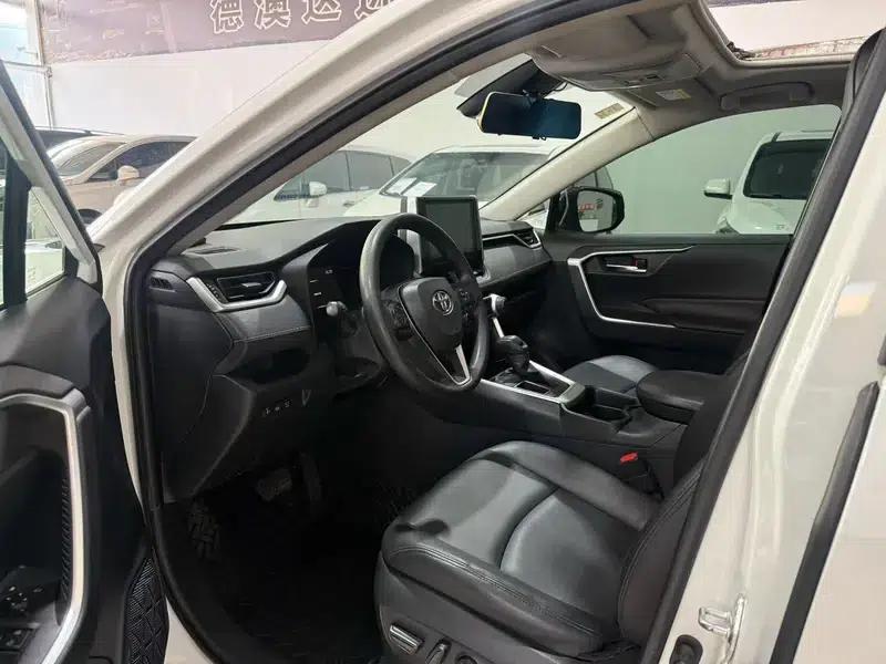 RAV4 2020 2.0L CVT 2WD Fashion Edition — миниатюра 7