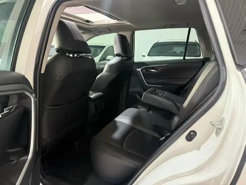 RAV4 2020 2.0L CVT 2WD Fashion Edition — миниатюра 8