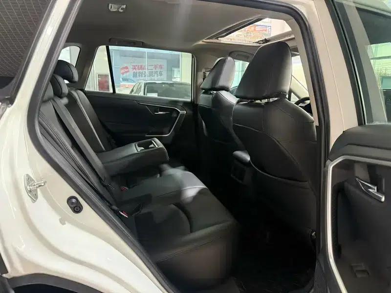 RAV4 2020 2.0L CVT 2WD Fashion Edition — миниатюра 9