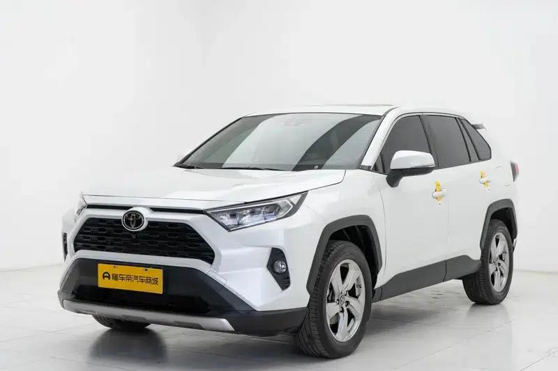 2021 RAV4 2.0L CVT 2WD Fashion Plus Edition — миниатюра 1
