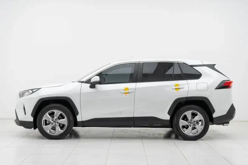2021 RAV4 2.0L CVT 2WD Fashion Plus Edition — миниатюра 4