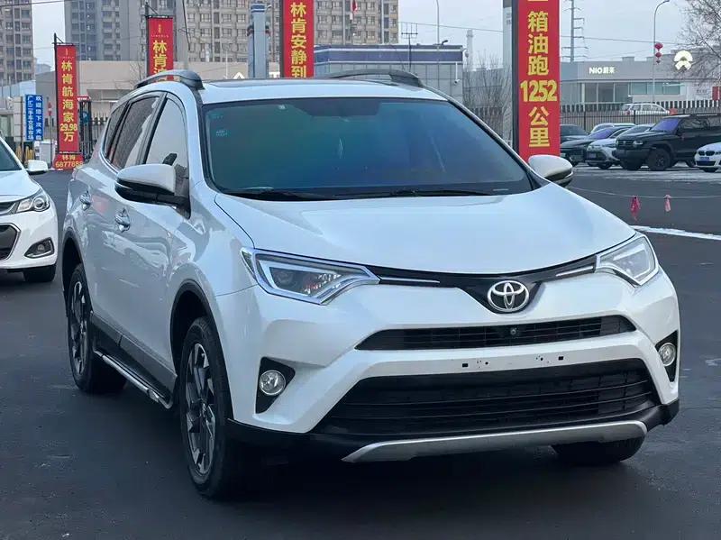 2016 RAV4 2.5L Automatic 4WD Premium Edition — миниатюра 3