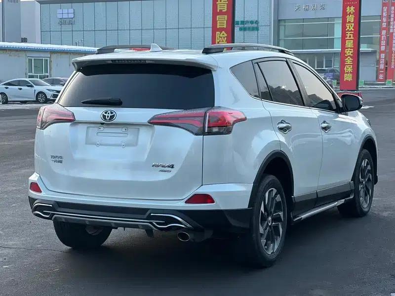 2016 RAV4 2.5L Automatic 4WD Premium Edition — миниатюра 6