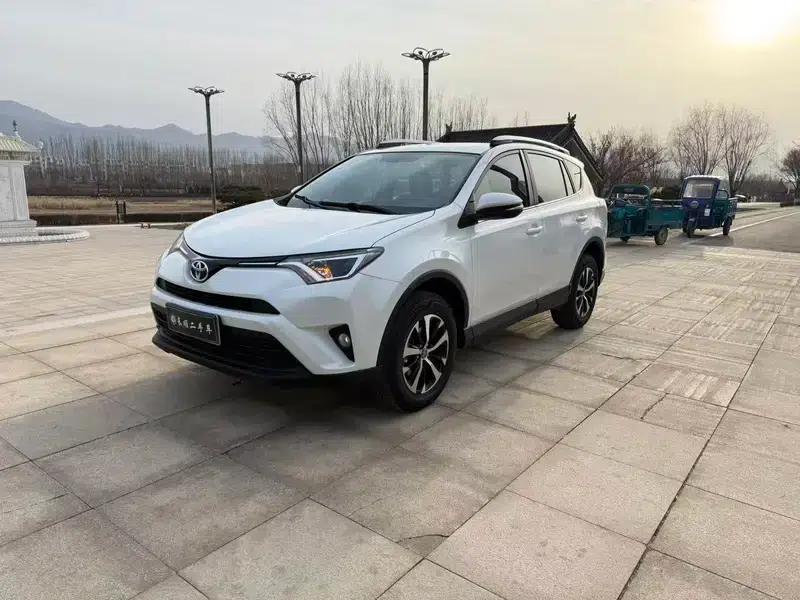 2016 RAV4 2.0L CVT 2WD Urban Edition — миниатюра 1
