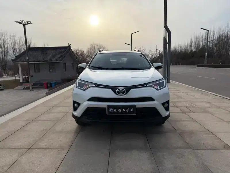 2016 RAV4 2.0L CVT 2WD Urban Edition — миниатюра 2