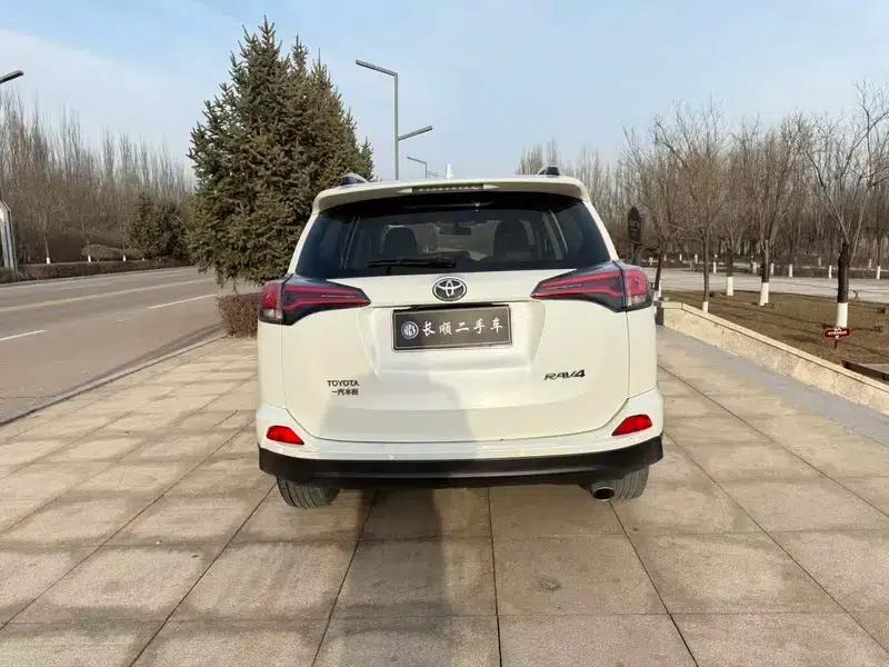 2016 RAV4 2.0L CVT 2WD Urban Edition — миниатюра 5