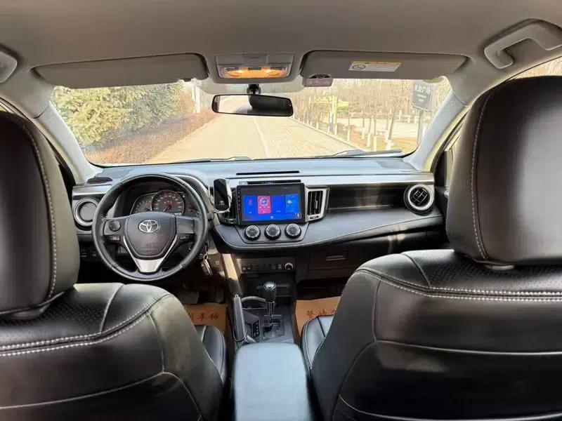2016 RAV4 2.0L CVT 2WD Urban Edition — миниатюра 7
