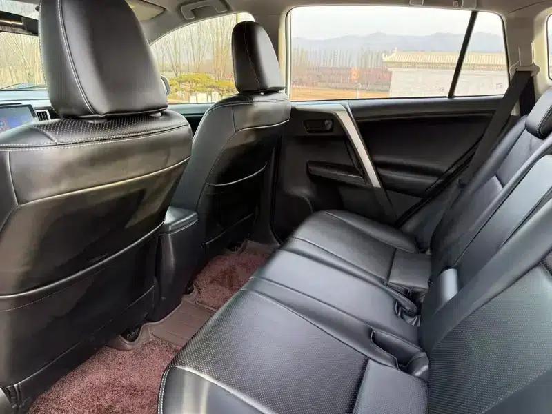 2016 RAV4 2.0L CVT 2WD Urban Edition — миниатюра 9