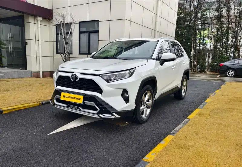 RAV4 2020 2.0L CVT 2WD Fashion Edition — миниатюра 1