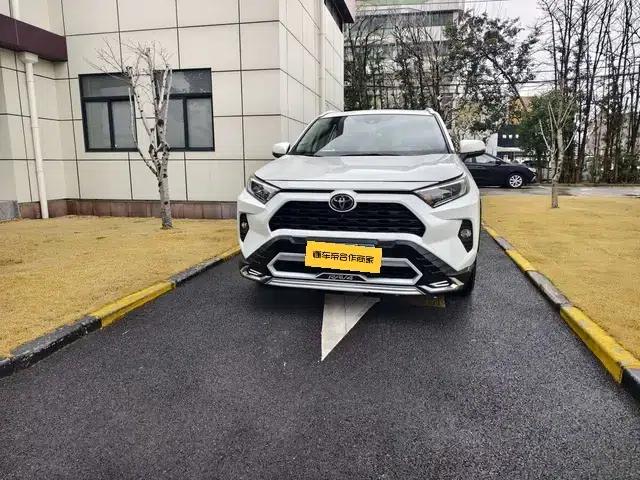 RAV4 2020 2.0L CVT 2WD Fashion Edition — миниатюра 2