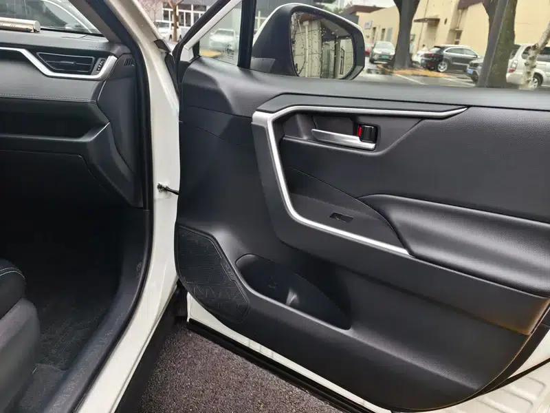 RAV4 2020 2.0L CVT 2WD Fashion Edition — миниатюра 17