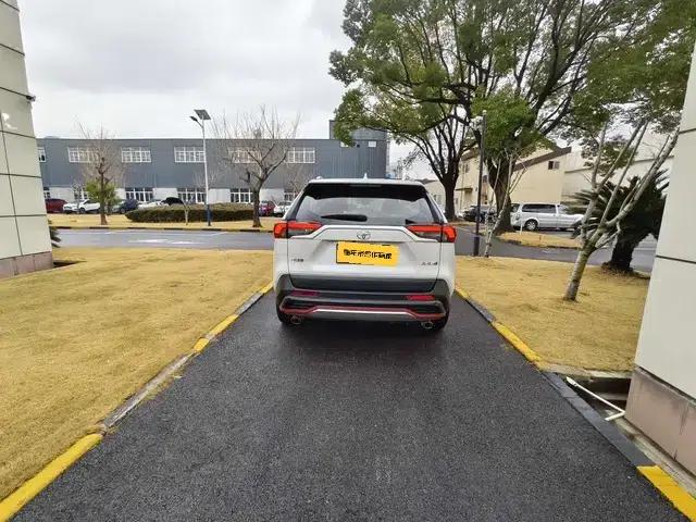 RAV4 2020 2.0L CVT 2WD Fashion Edition — миниатюра 6