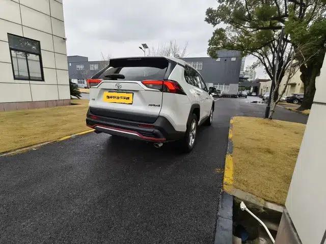 RAV4 2020 2.0L CVT 2WD Fashion Edition — миниатюра 7