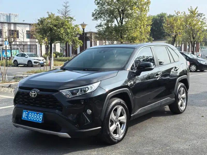 RAV4 2021 2.0L CVT 2WD Fashion Edition — миниатюра 1
