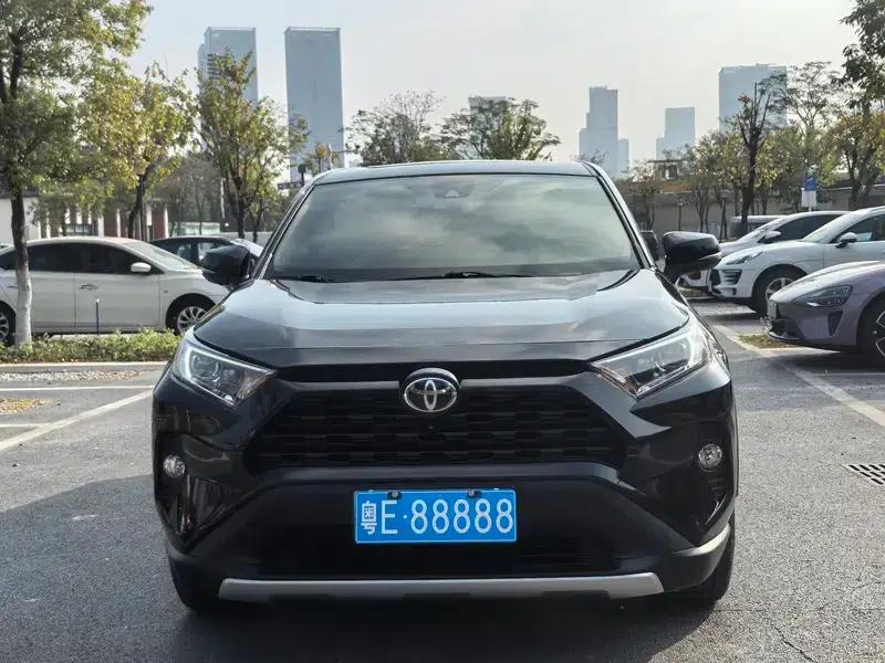 RAV4 2021 2.0L CVT 2WD Fashion Edition — миниатюра 2