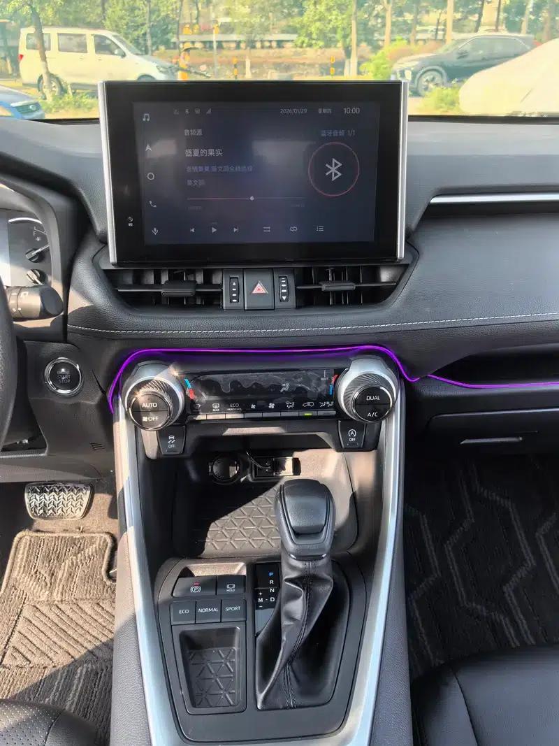 RAV4 2021 2.0L CVT 2WD Fashion Edition — миниатюра 11