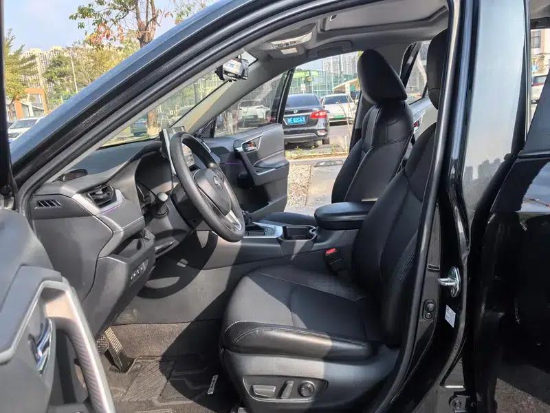 RAV4 2021 2.0L CVT 2WD Fashion Edition — миниатюра 13
