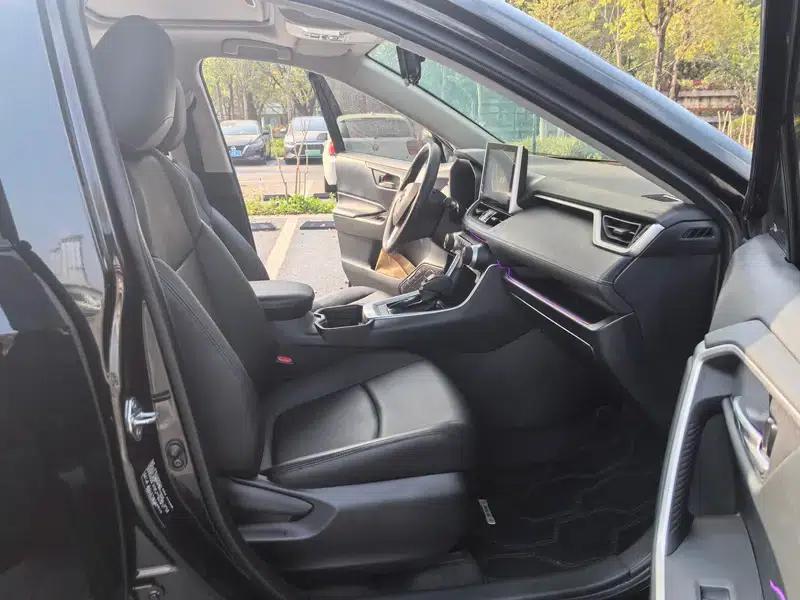 RAV4 2021 2.0L CVT 2WD Fashion Edition — миниатюра 16