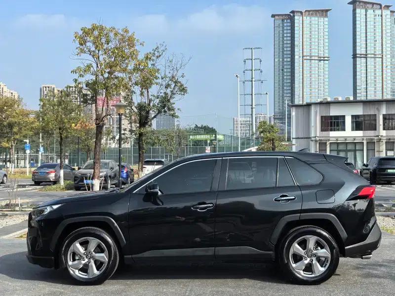RAV4 2021 2.0L CVT 2WD Fashion Edition — миниатюра 4