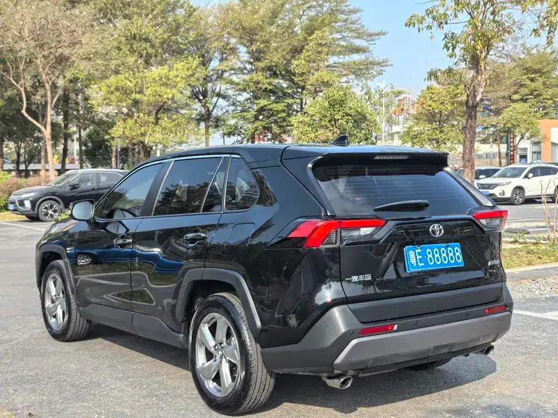 RAV4 2021 2.0L CVT 2WD Fashion Edition — миниатюра 5
