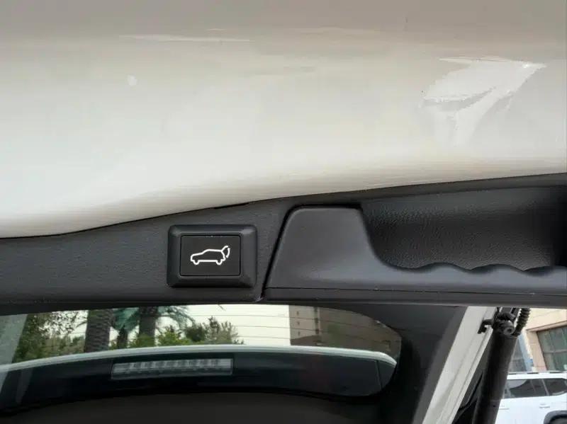 2021 RAV4 Hybrid 2.5L CVT AWD Elite Plus Edition — миниатюра 13