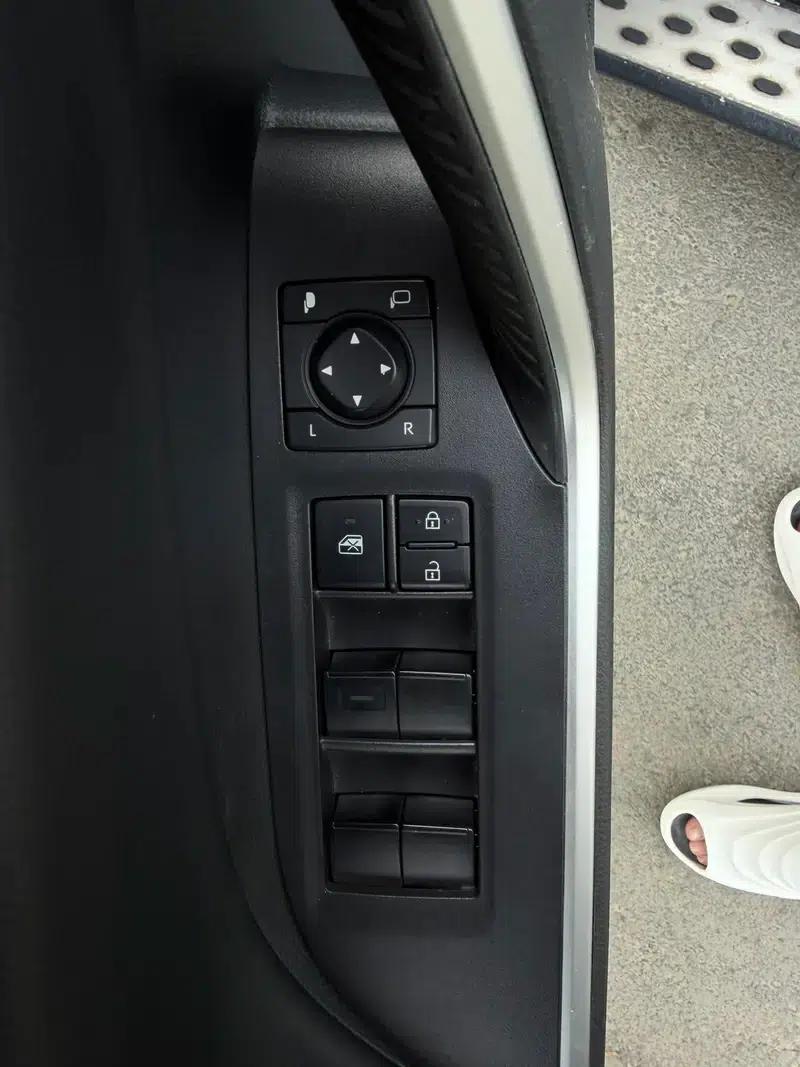 2021 RAV4 Hybrid 2.5L CVT AWD Elite Plus Edition — миниатюра 23