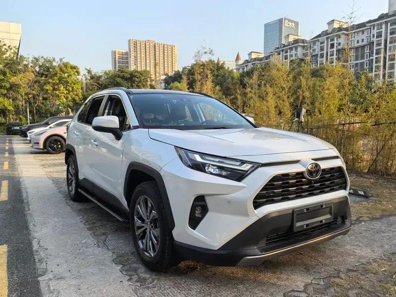 2023 RAV4 2.0L CVT 2WD 20th Anniversary Platinum Edition — миниатюра 3