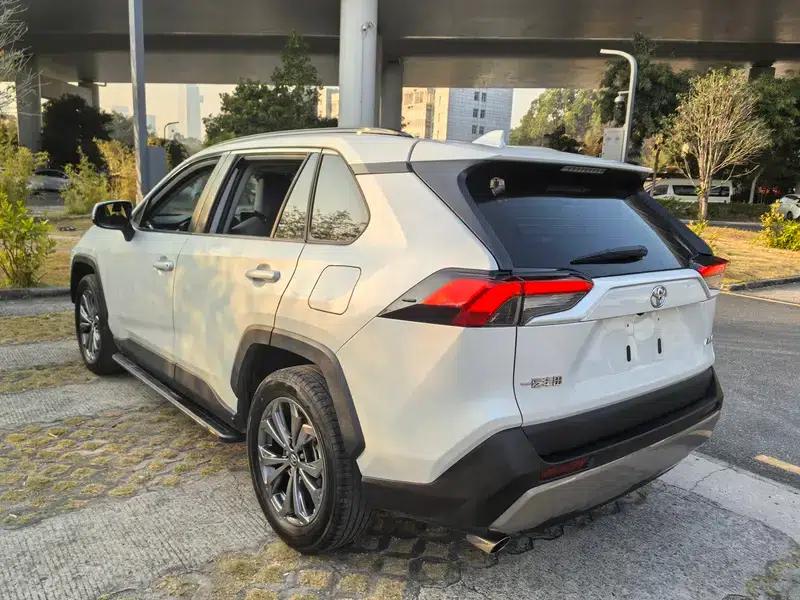 2023 RAV4 2.0L CVT 2WD 20th Anniversary Platinum Edition — миниатюра 4