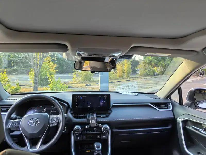 2023 RAV4 2.0L CVT 2WD 20th Anniversary Platinum Edition — миниатюра 9