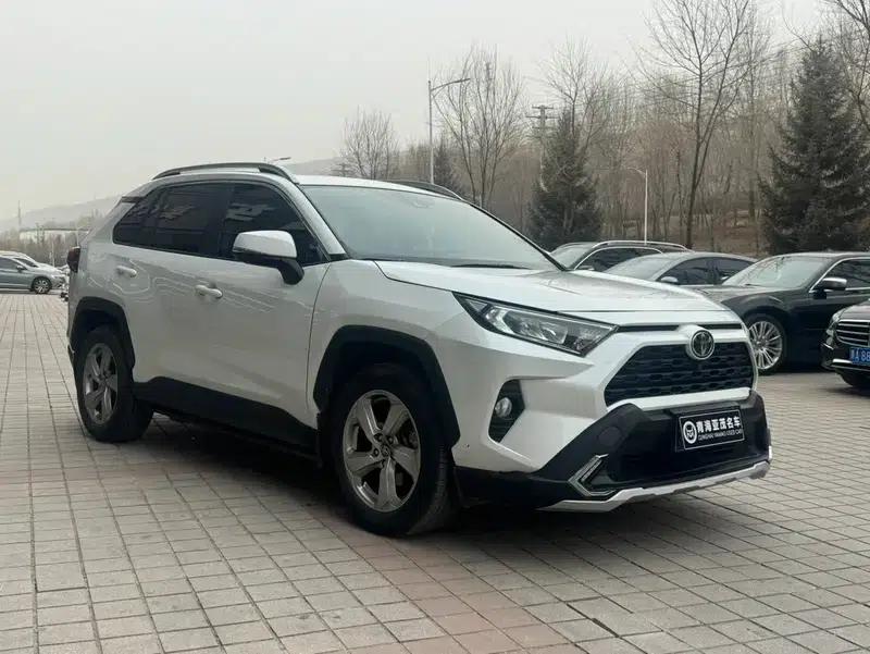 2021 RAV4 2.0L CVT 4WD Fashion Plus Edition — миниатюра 3