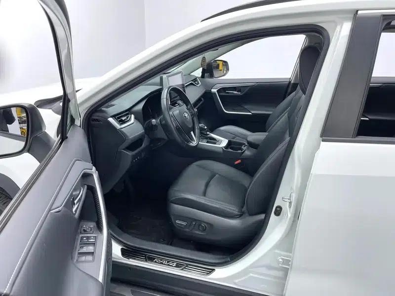 RAV4 2020 2.0L CVT 2WD Fashion Plus Edition — миниатюра 17