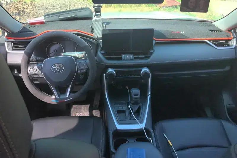 2023 RAV4 2.0L CVT 2WD Urban Edition — миниатюра 12