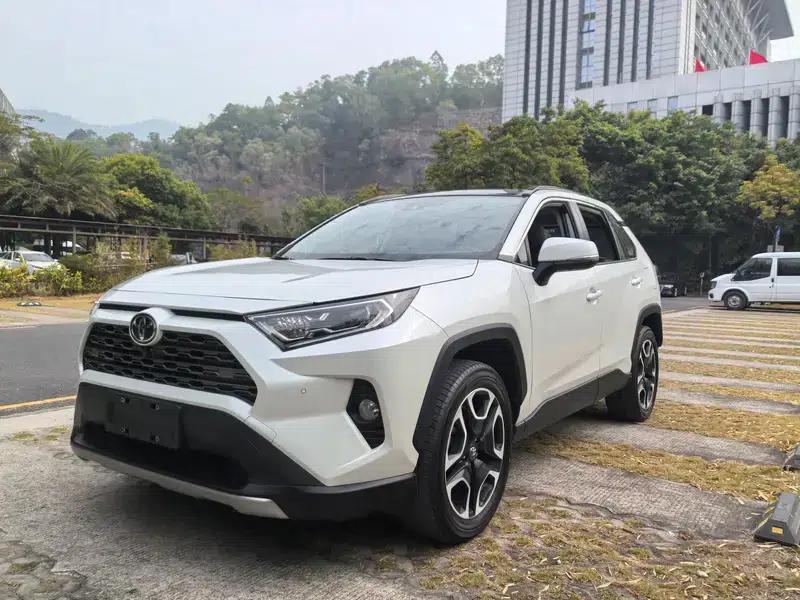 2022 Toyota RAV4 2.0L CVT 4WD Premium Edition — миниатюра 1