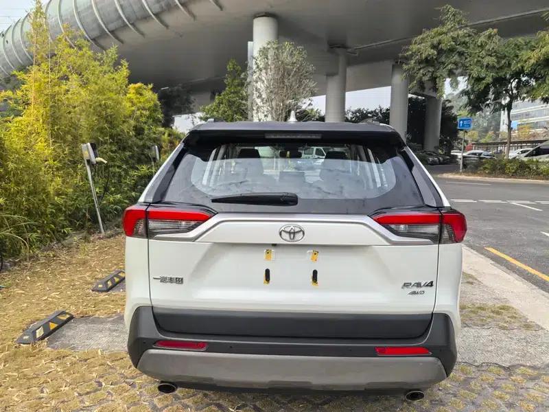 2022 Toyota RAV4 2.0L CVT 4WD Premium Edition — миниатюра 5