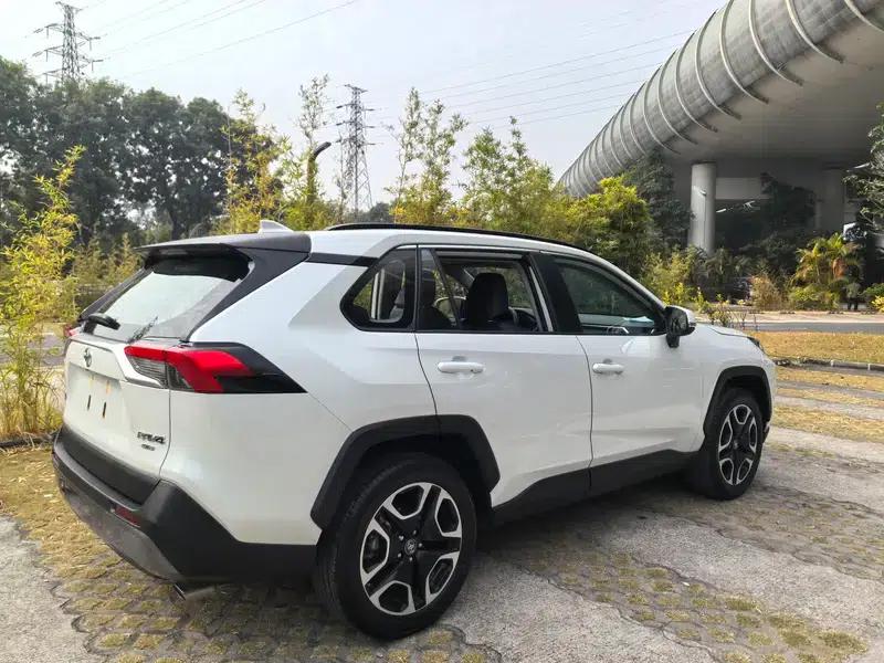 2022 Toyota RAV4 2.0L CVT 4WD Premium Edition — миниатюра 6