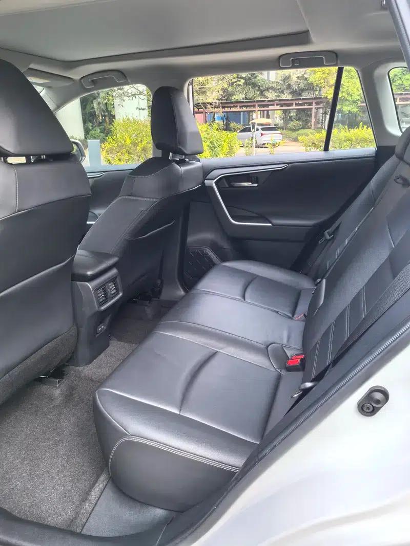 2022 Toyota RAV4 2.0L CVT 4WD Premium Edition — миниатюра 9
