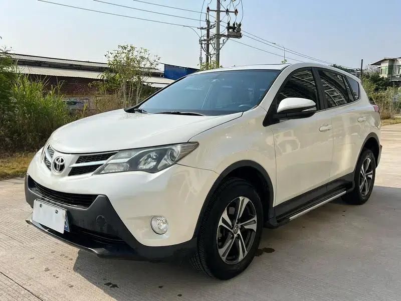 2015 RAV4 2.0L CVT 2WD Fashion Edition — миниатюра 1