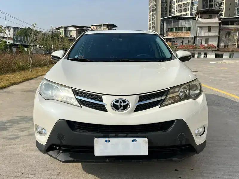 2015 RAV4 2.0L CVT 2WD Fashion Edition — миниатюра 2