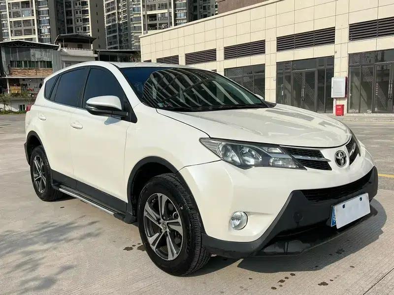 2015 RAV4 2.0L CVT 2WD Fashion Edition — миниатюра 3