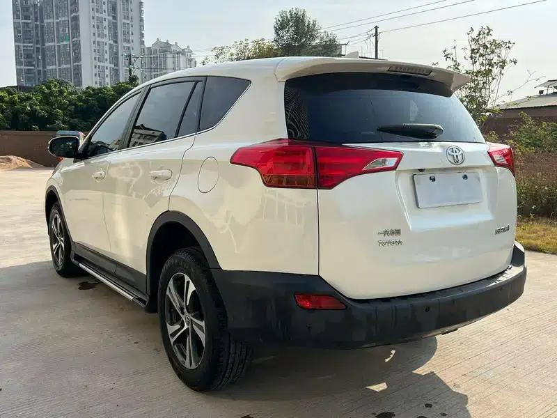 2015 RAV4 2.0L CVT 2WD Fashion Edition — миниатюра 4