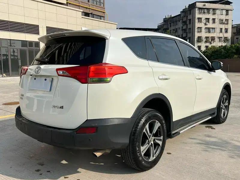 2015 RAV4 2.0L CVT 2WD Fashion Edition — миниатюра 6
