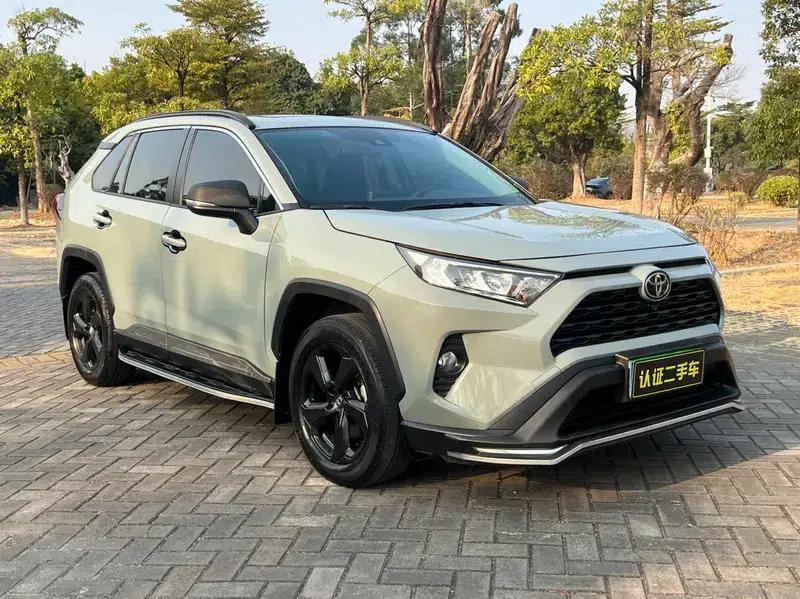 RAV4 2020 2.0L CVT 2WD Fashion Plus Edition — миниатюра 3