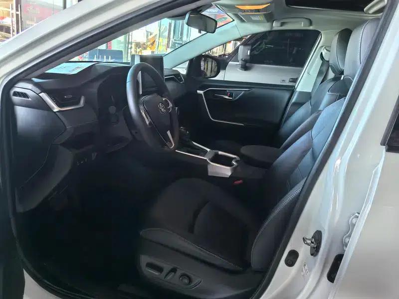 RAV4 2020 2.0L CVT 2WD Fashion Plus Edition — миниатюра 10