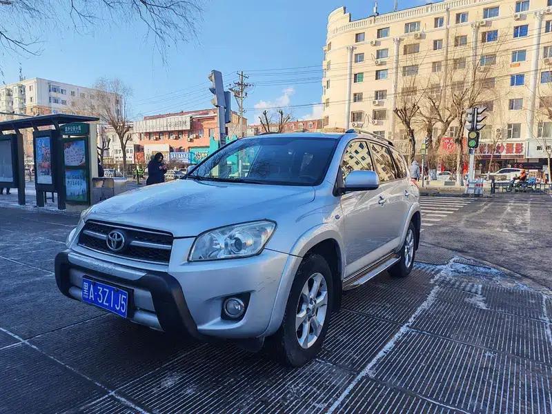 2010 RAV4 2.4L Automatic Luxury Upgrade Edition — миниатюра 1