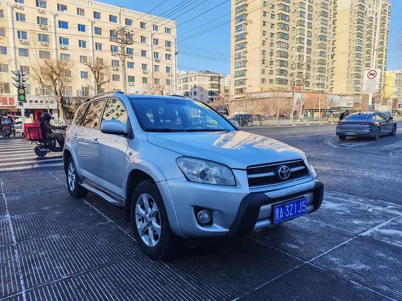 2010 RAV4 2.4L Automatic Luxury Upgrade Edition — миниатюра 3